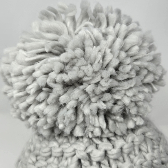 VINCE CAMUTO CHUNKY KNITWEAR CROCHET KNIT LIGHT GREY POM POM BEANIE HAT WOMEN OS - Picture 5 of 12